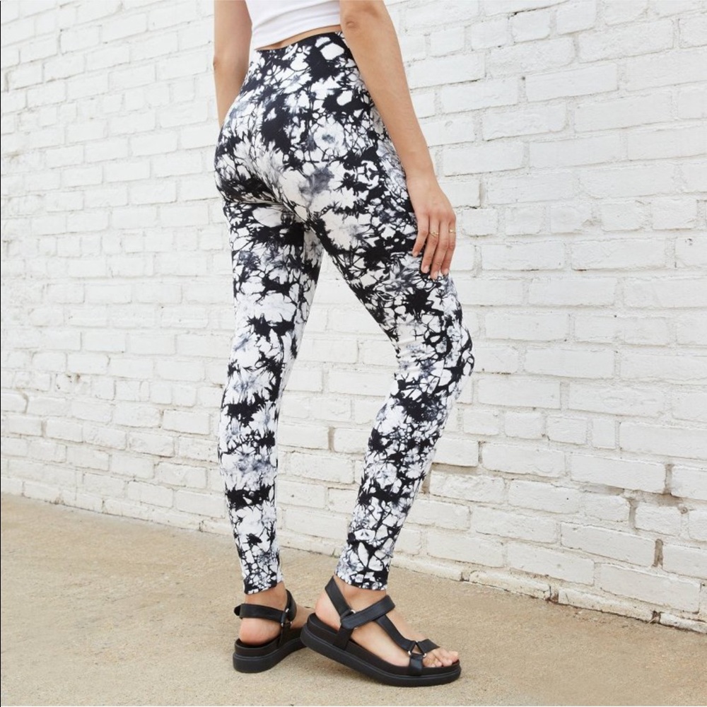 NWOT Seamless Tie Dye Leggings